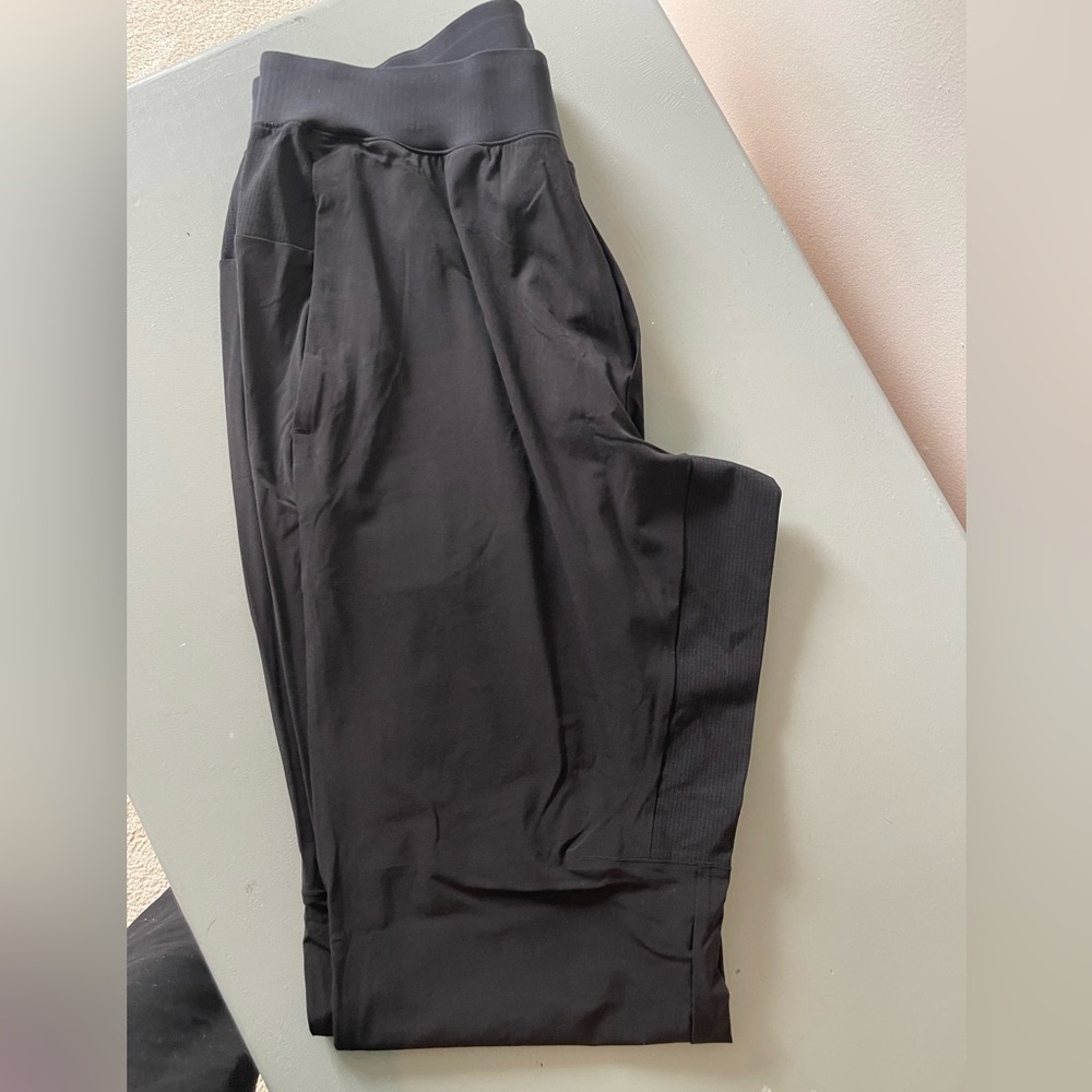 In mind lululemon pant size xl black NWOT